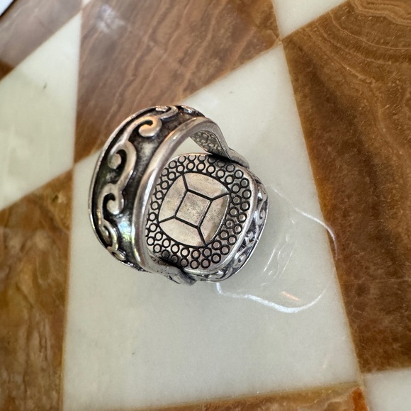 Brighton cushion cut crystal ring - Picture 5 of 6